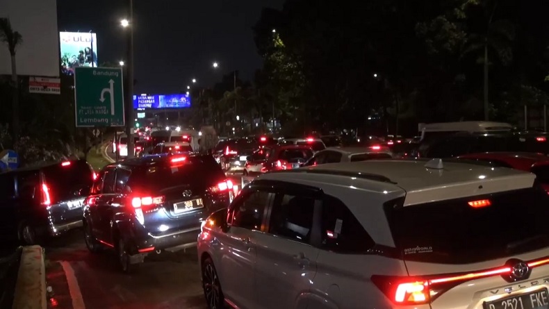 Bandung Diserbu Pelancong, Kemacetan Lalu Lintas Terjadi di Jalan Protokol