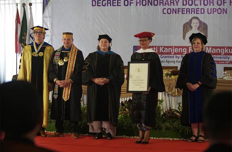 GKR Mangkubumi Terima Gelar Doktor Honoris Causa dari Northern Illinois University
