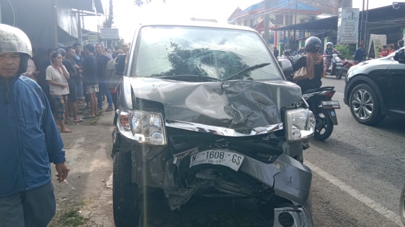 Kecelakaan Maut Mobil APV Tabrak 2 Motor di Malang, 2 Orang Tewas