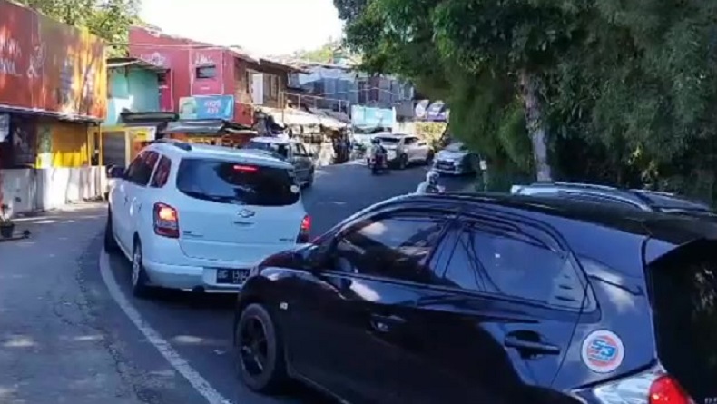 Lalu Lintas ke Lembang KBB Kembali Padat, Kendaraan Antre Sejak Jalan Setiabudi