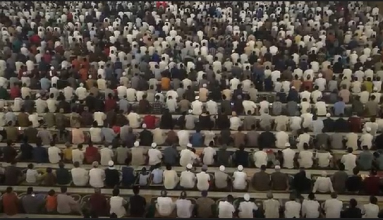 Membeludak, 40.000 Jemaah Salat Idul Adha Padati Masjid Al Akbar Surabaya 