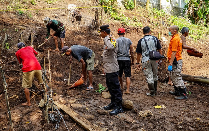 Polisi Temukan Lagi Enam Kerangka Bayi Hasil Inses di Banyumas - Bagian 2
