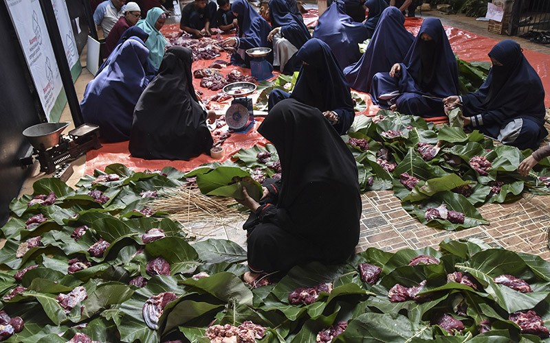 Ponpes Laskar Langit Gunakan Daun Jati Bungkus Daging Kurban - Bagian 2