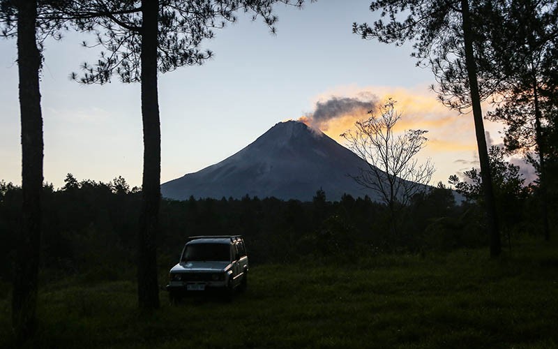 Aktivitas Gunung Merapi Jumat Pagi, Luncurkan Lava Pijar Sejauh 1.500 Meter - Bagian 2
