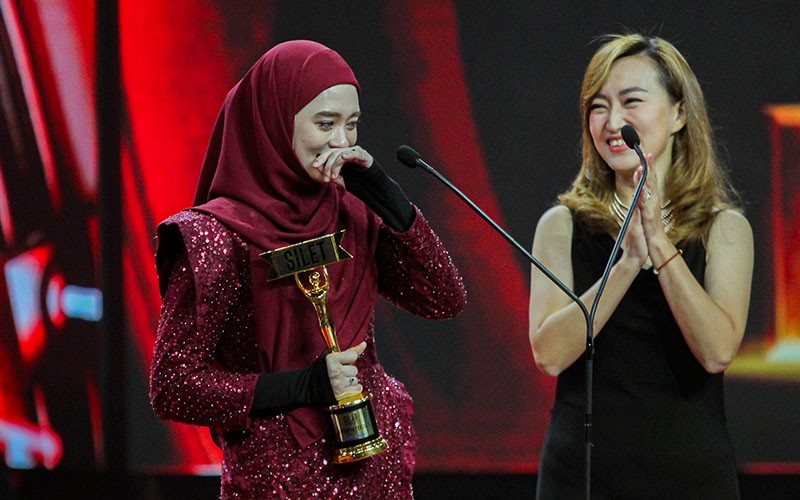 Ekspresi Inara Rusli Dapat Penghargaan Asmara Tersilet - Bagian 4