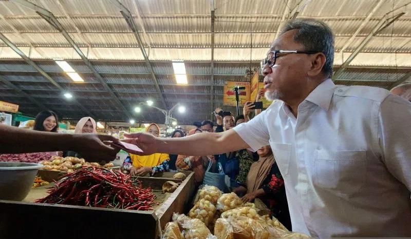  Zulkifli Hasan Bagi-bagi Uang di Pasar Bandarjo Semarang, Begini Respons Panwaslu
