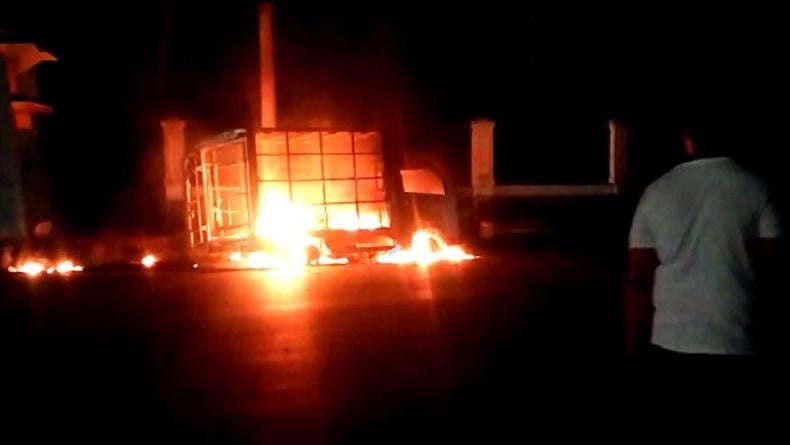 Mobil Boks Terbakar di Kendari, Bawa Muatan BBM Solar Diduga Ilegal