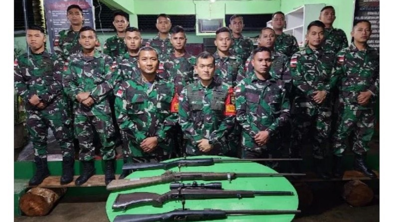 Simpatisan KKB Serahkan 4 Senpi dan Amunisi ke Satgas Yonif 132 BS di Perbatasan RI-PNG