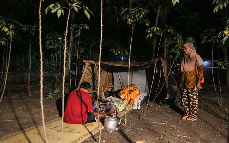 Gempa Susulan Beberapa Kali Mengguncang, Warga Gunungkidul Belum Berani Masuk Rumah - Bagian 1