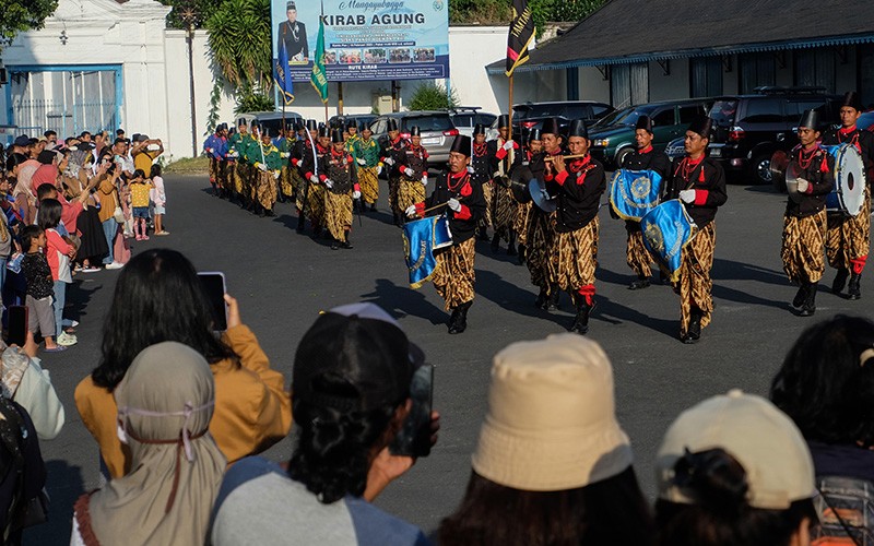Atraksi Prajurit Keraton Kasunanan Surakarta Tambah Daya Tarik Wisata Solo - Bagian 2