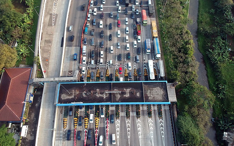 Pantauan dari Udara Kemacetan Panjang Menuju Kawasan Wisata Puncak - Bagian 3