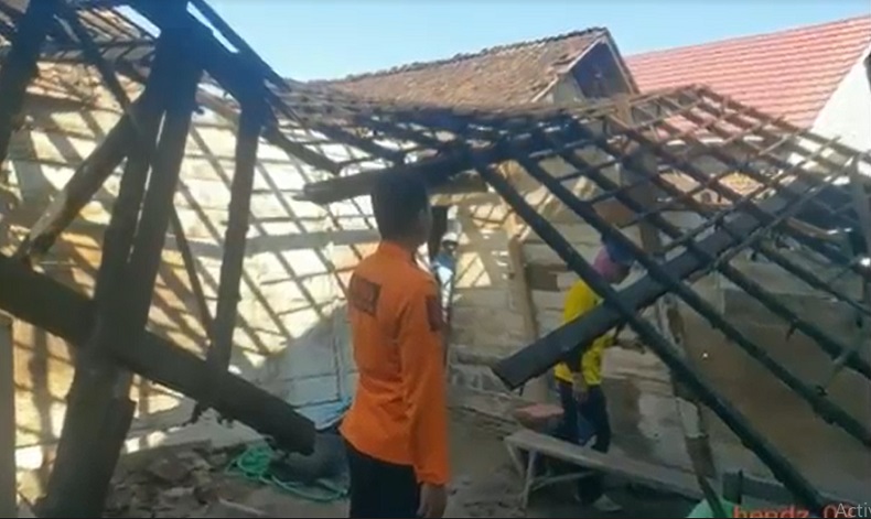 Rumah Warga Bojonegoro Roboh Imbas Gempa M6 di Bantul 