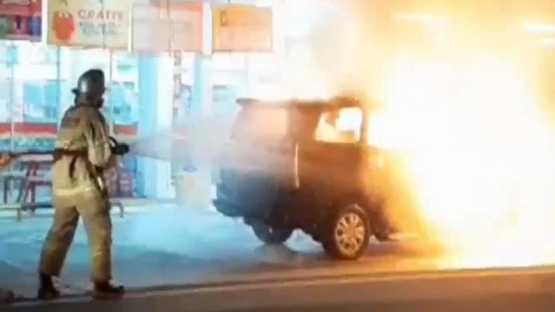 Minibus Ludes Terbakar  di Cijulang Pangandaran, Diduga akibat Korsleting Listrik