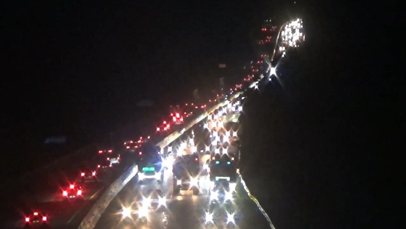 Arus Balik Mudik dan Libur Panjang, Tol Cipularang Padat Merayap Malam Ini