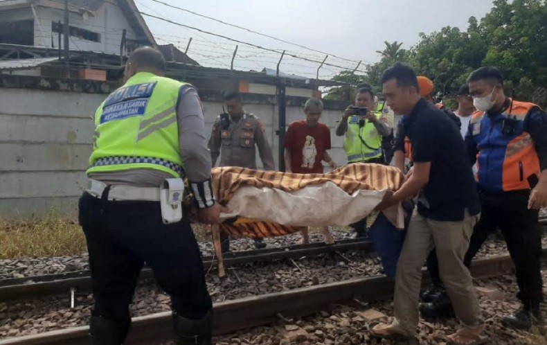 title Pria Lansia Tewas Tertabrak KA Babaranjang di Bandarlampung Pria Lansia Tewas Tertabrak KA Babaranjang di Bandarlampung