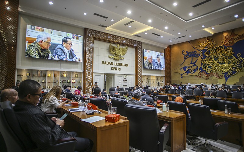 Momen Para Kades Tepuk Tangan saat DPR Setujui Jabatan Diperpanjang jadi 9 Tahun - Bagian 2