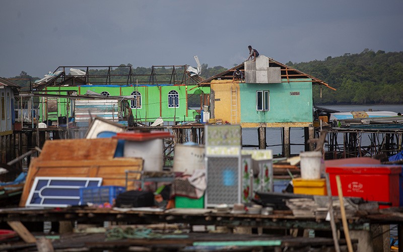 45 Rumah Rusak Berat Diterjang Angin Puting Beliung di Pulau Kasu Kota Batam - Bagian 2