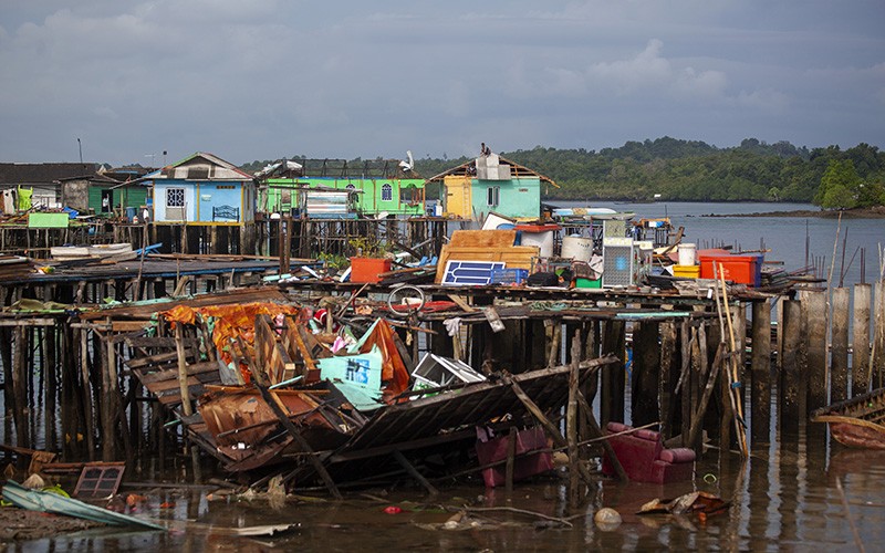 45 Rumah Rusak Berat Diterjang Angin Puting Beliung di Pulau Kasu Kota Batam - Bagian 1