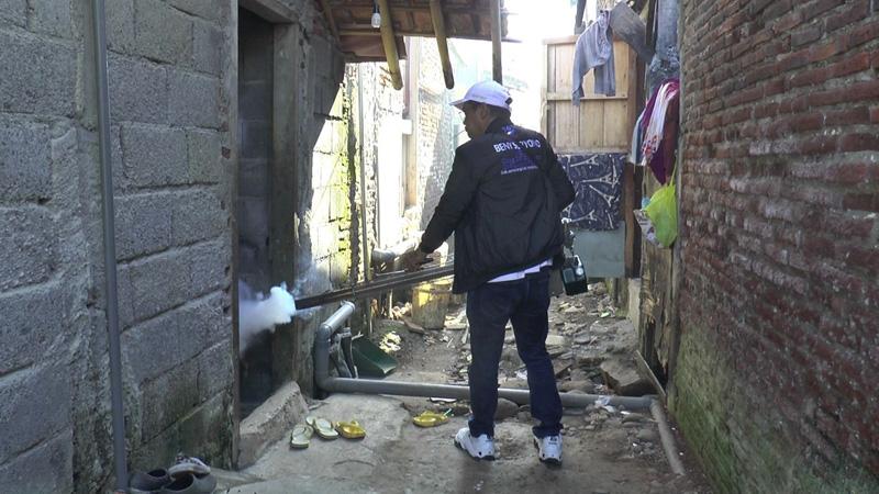 Cegah Penyebaran DBD, Partai Perindo Rutin Fogging di Kampung Nelayan Bandengan Kendal