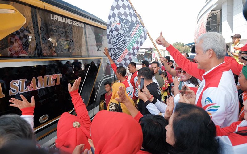 Ganjar Lepas Kontingen Jateng ke Fornas VII ke Jabar - Bagian 1