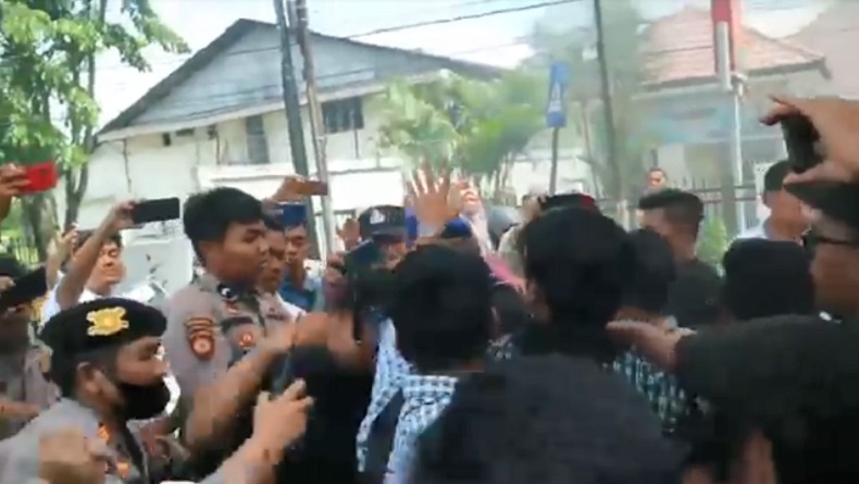 Ngeri, Unjuk Rasa di Kejari Tanjungbalai Asahan Nyaris Diwarnai Aksi Bakar Diri
