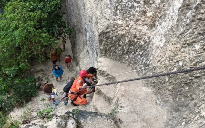 Tergelincir di Diamond Beach Nusa Penida, Wisatawan Asing Dislokasi Kaki Kanan