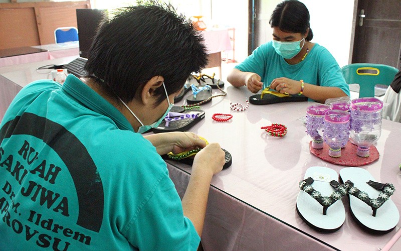Kreatif, Pasien ODGJ Buat Kerajinan Tangan Bernilai Ekonomi - Bagian 1
