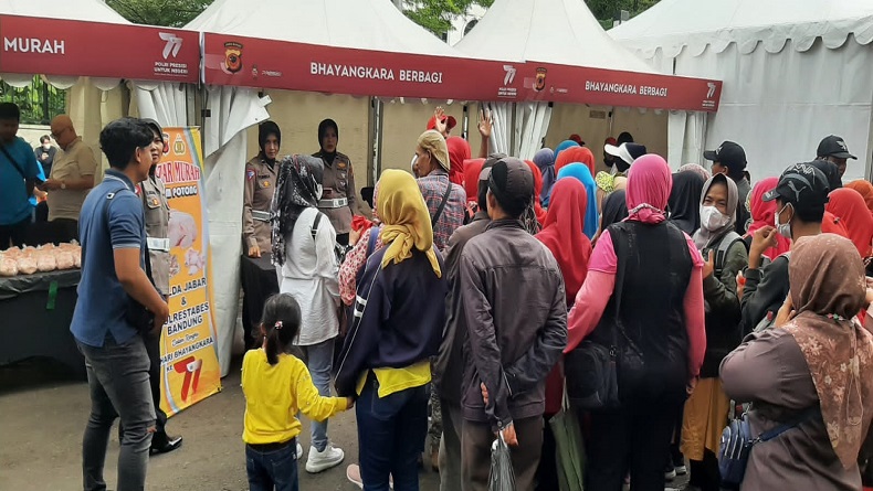 Polda Jabar dan Jajaran Gelar Pasar Murah, Upaya Turunkan Harga Ayam Potong