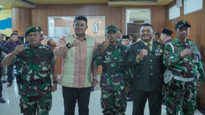 title Bobby Nasution Pamer Pemuda Belawan Lulus TNI AD Berkat Program Bela Negara Bobby Nasution Pamer Pemuda Belawan Lulus TNI AD Berkat Program Bela Negara