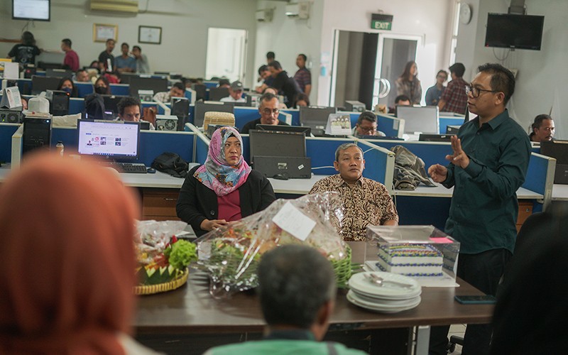 Tradisi Potong Tumpeng Perayaan HUT ke-11 Sindonews.com - Bagian 3
