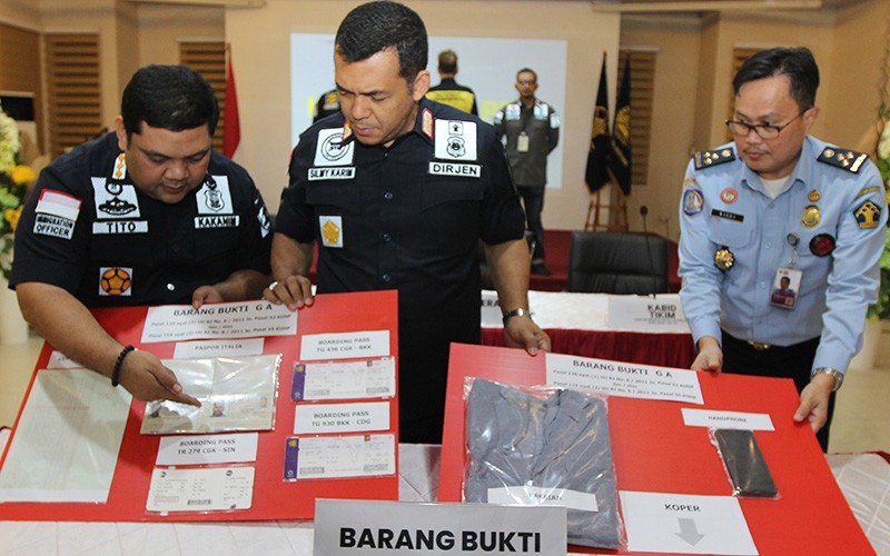 WN Italia Selundupkan Warga Srilanka ke Eropa dengan Paspor Palsu - Bagian 2