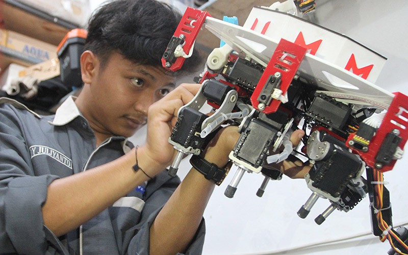 Mahasiswa UMM Ciptakan Purwarupa Robot SAR Dilengkapi Sensor Ultrasonik - Bagian 1