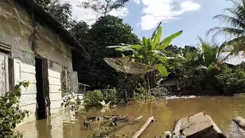  Banjir Menerjang, Puluhan Rumah di Lubuklinggau Sumsel Terendam Air