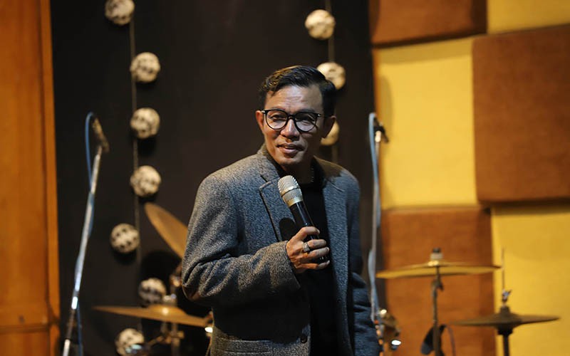 Bona Eril Rilis Single Perdana ^Cinta Beku^ - Bagian 2