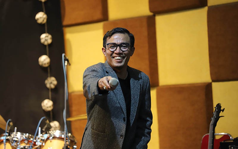 Bona Eril Rilis Single Perdana ^Cinta Beku^ - Bagian 1