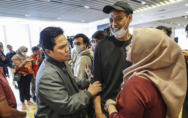 Erick Thohir Berikan Bantuan Alkes dan Usaha Waralaba kepada Kurnia Meiga - Bagian 1