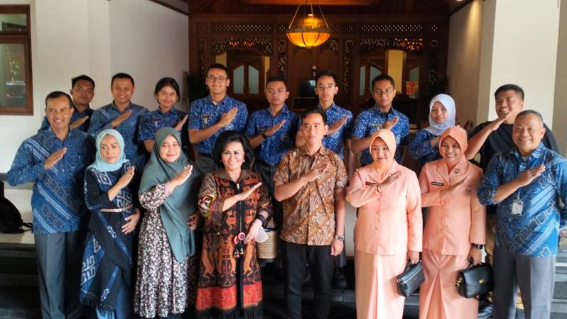 Gibran Dukung Konser Langit Benderang SMA Pradita Dirgantara di Stadion Manahan Solo 	