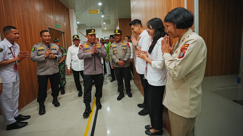 title Resmikan Rumah Sakit Bhayangkara dan Polres Tapsel, Kapolri: Polisi Harus Berikan Pelayanan Terbaik Resmikan Rumah Sakit Bhayangkara dan Polres Tapsel, Kapolri: Polisi Harus Berikan Pelayanan Terbaik