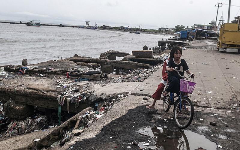 Dermaga Teluk Labuan Rusak Diterjang Gelombang Tinggi - Bagian 2