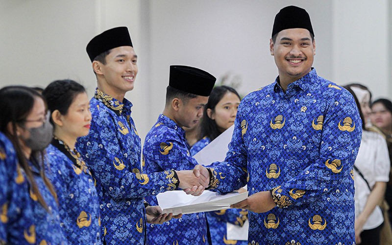 Tampang Jonatan Christie dan Anthony Ginting Berseragam PNS Bikin Pangling - Bagian 3