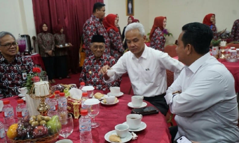 title Ganjar Pranowo Kunjungi Banyuasin, Dijamu Empek-Empek Bupati Askolani Ganjar Pranowo Kunjungi Banyuasin, Dijamu Empek-Empek Bupati Askolani