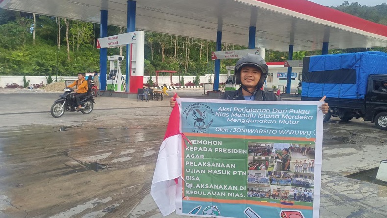 title Kisah Pemuda Nias Naik Motor ke Jakarta 9 Hari Demi Sampaikan Ini ke Kemendikbudristek Kisah Pemuda Nias Naik Motor ke Jakarta 9 Hari Demi Sampaikan Ini ke Kemendikbudristek