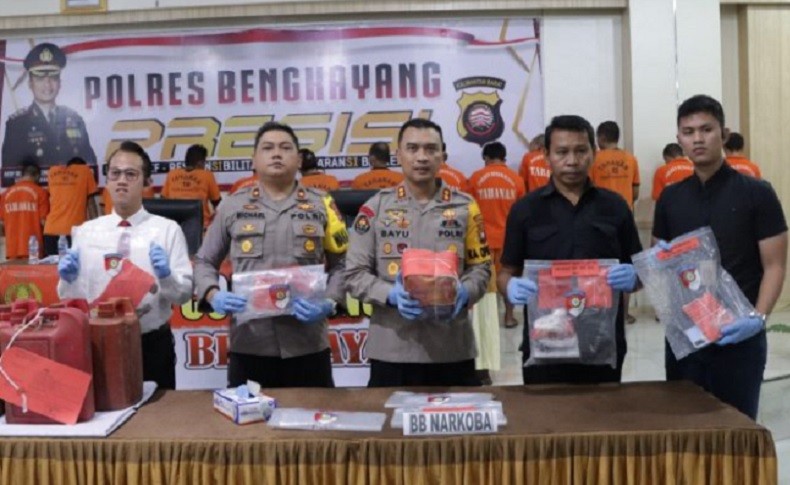 Polres Bengkayang Gagalkan Pengiriman 3 Kg Sabu Dibungkus Teh China, 2 Kurir Ditangkap
