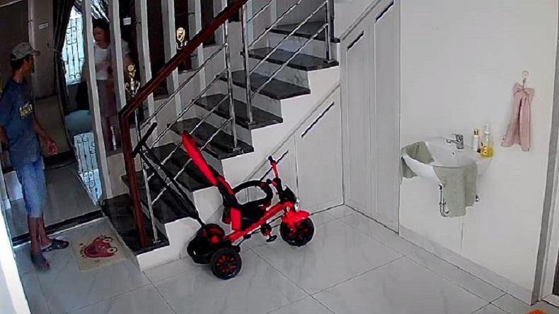 Terekam CCTV, Mama Muda dan Balita di Binjai Dirampok dalam Rumah