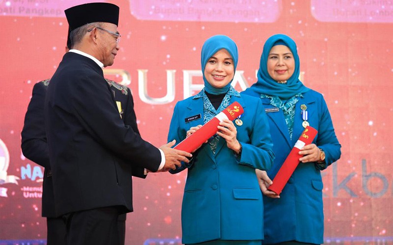 PKK Jateng Berhasil Turunkan Stunting, Siti Atikoh Ganjar Terima Penghargaan BKKBN - Bagian 1