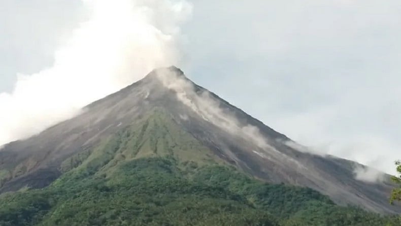 Update Erupsi Gunung Karangetang, Guguran Lava Capai 1,7 Km