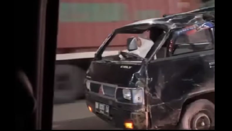 Viral Emak-Emak Setir Pikap Penyok Ngebut di Jalanan Maros