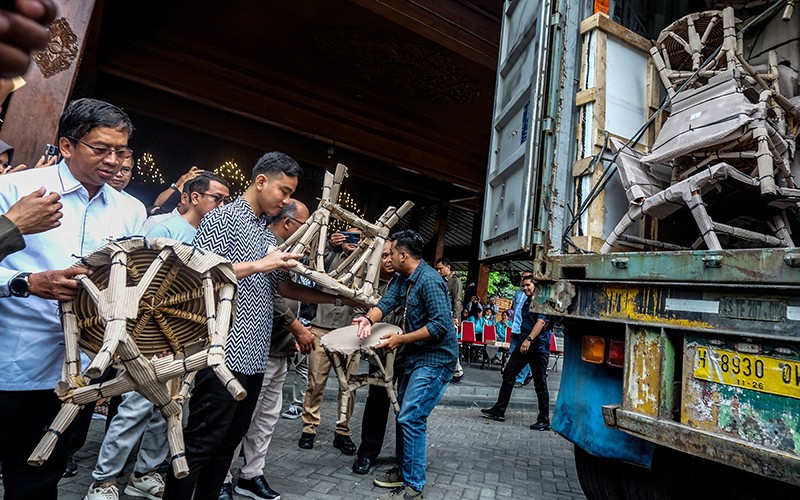 Wali Kota Gibran Lepas Ekspor Ratusan Produk UMKM Solo ke Prancis - Bagian 1