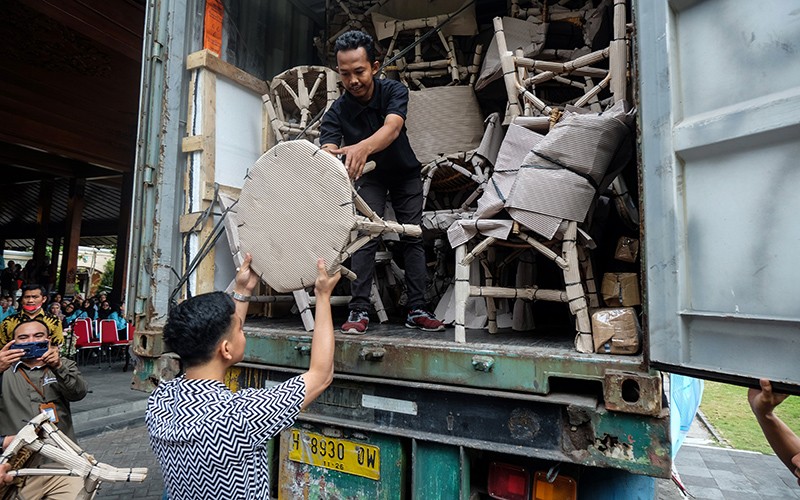 Wali Kota Gibran Lepas Ekspor Ratusan Produk UMKM Solo ke Prancis - Bagian 2