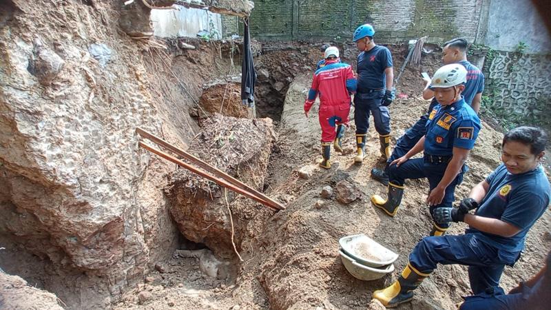 Pekerja Bangunan di Semarang Tertimbun Longsor